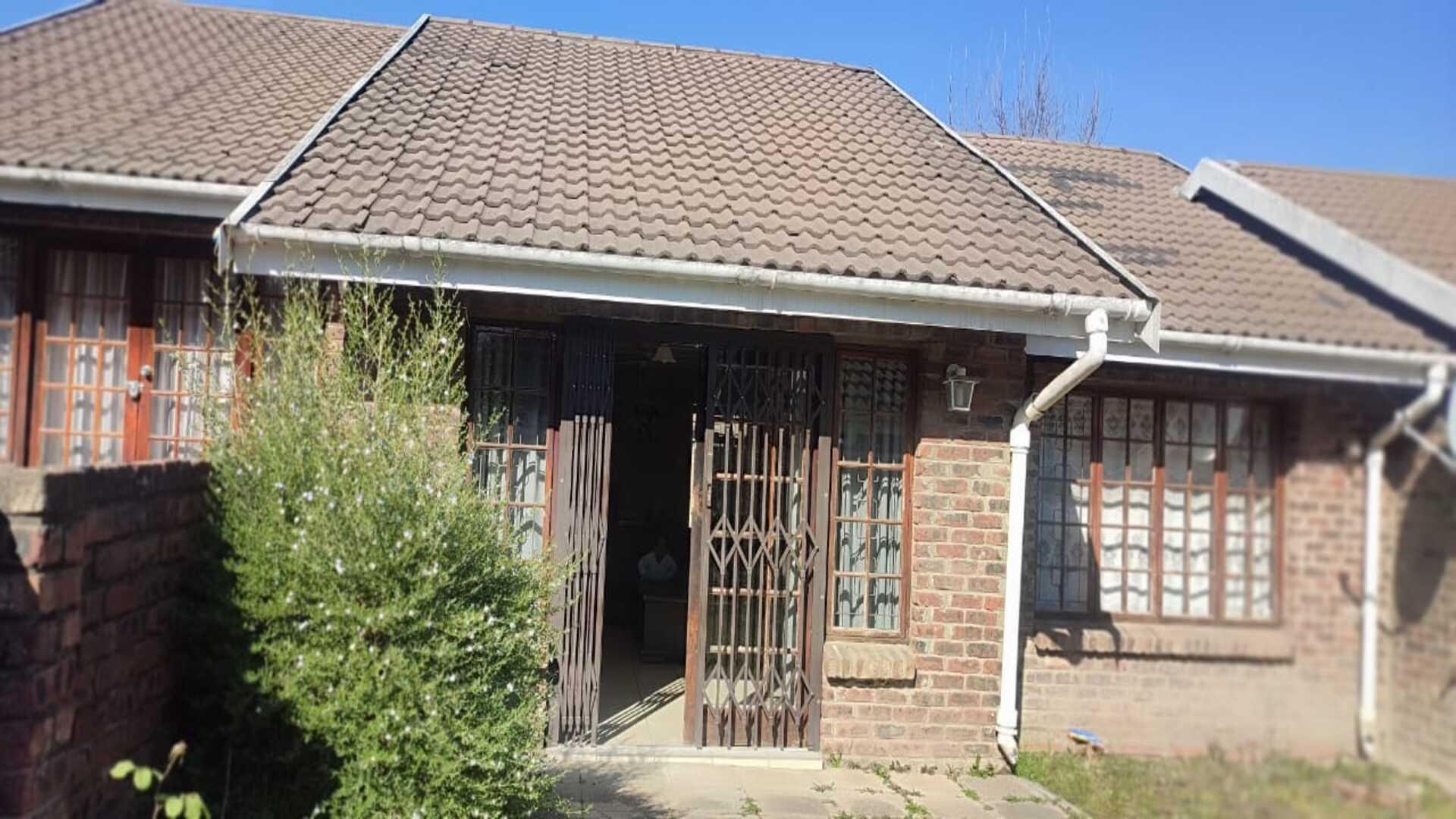 2 Bedroom Townhouse for sale in Kokstad 54 Hawthorne Street P24113062046