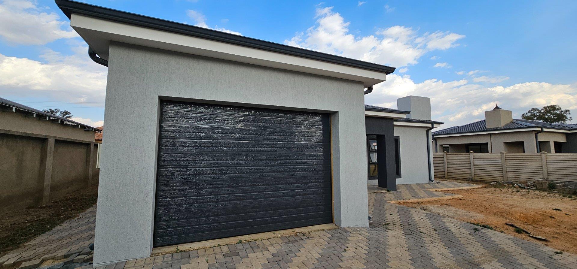 3 Bedroom House for sale in Riversdale 10 Kiepersol Road P24112175522