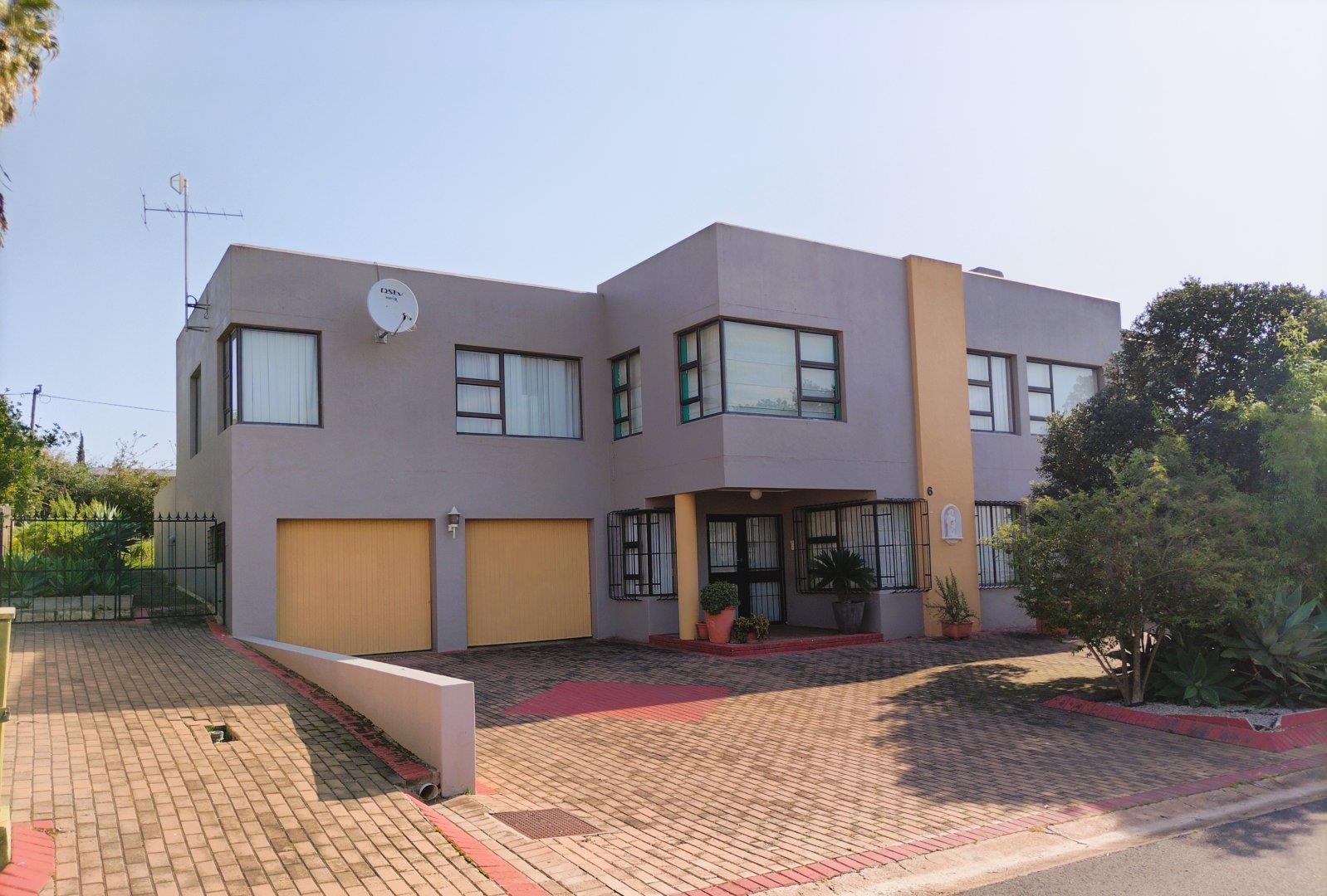 4 Bedroom House for sale in Steynsburg 6 Christiaan Carsten P24