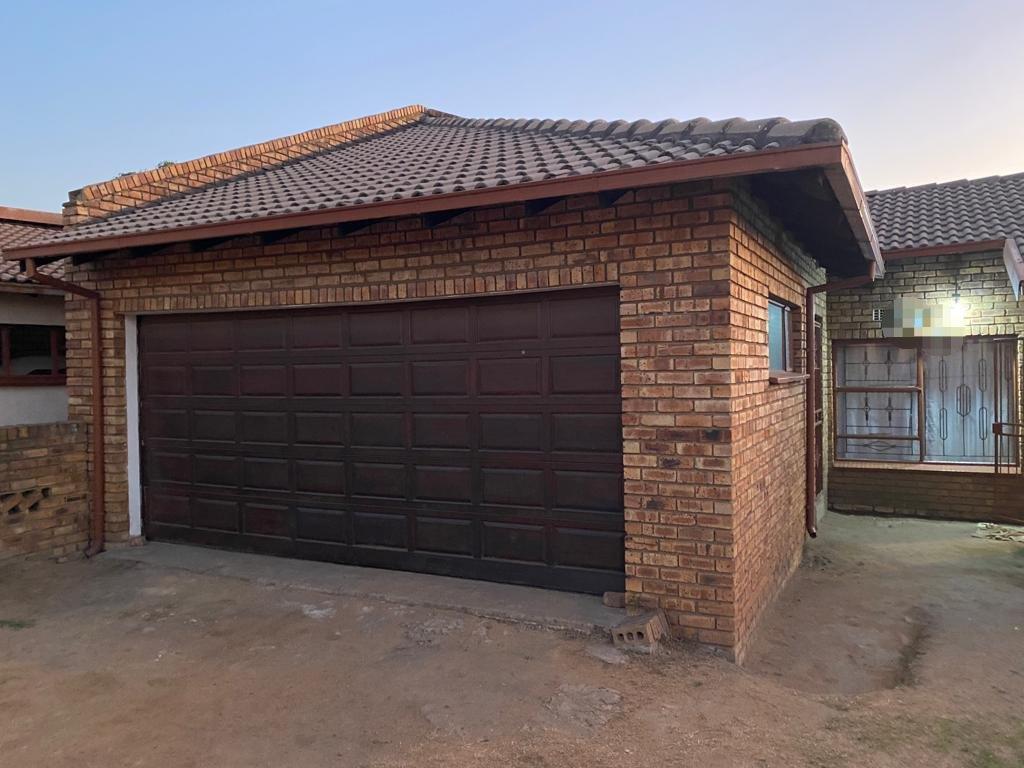 3 Bedroom House for sale in Kwaguqa Ext 7 P24113071402