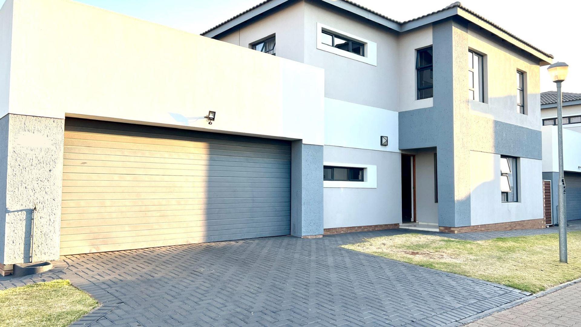 3 Bedroom House for sale in Thatchfield Estate P24113072566