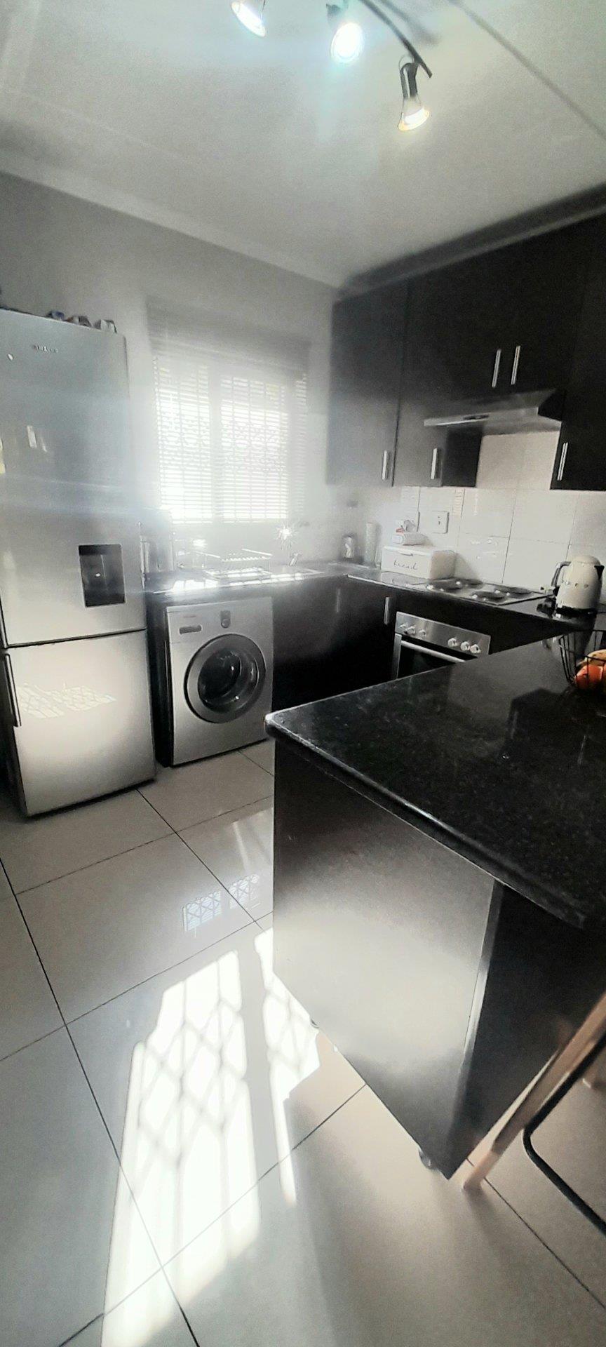 2 Bedroom Townhouse to rent in Noordwyk 14 Th & Riverside Road