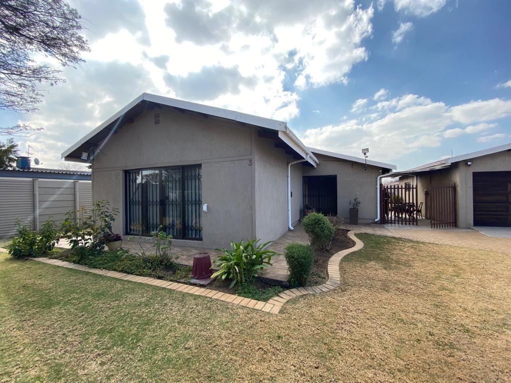3 Bedroom House for sale in Vanderbijlpark SE 1 3 Baines Street P24