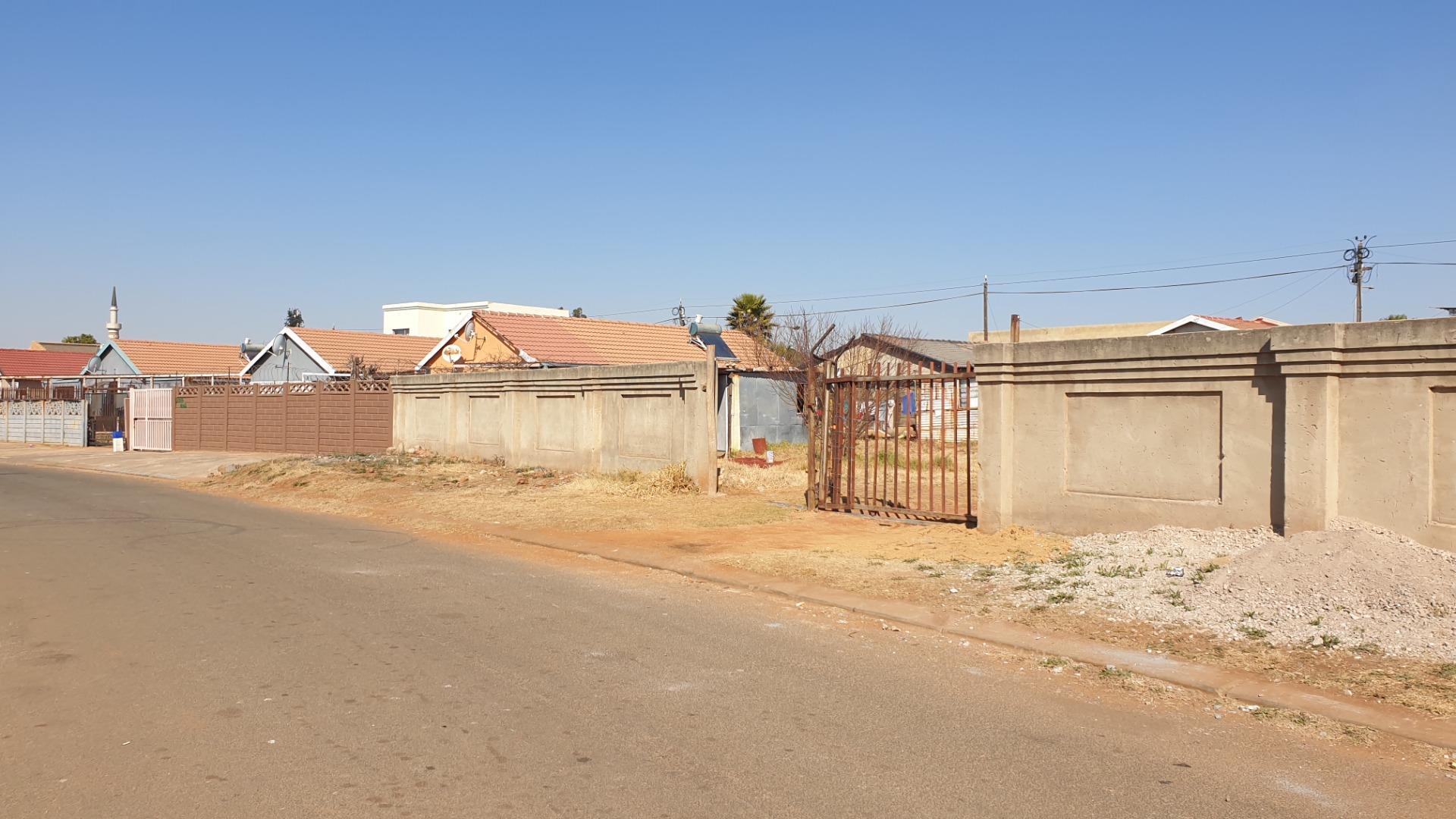 Lenasia Ext 13 Property Property and houses for sale in Lenasia Ext