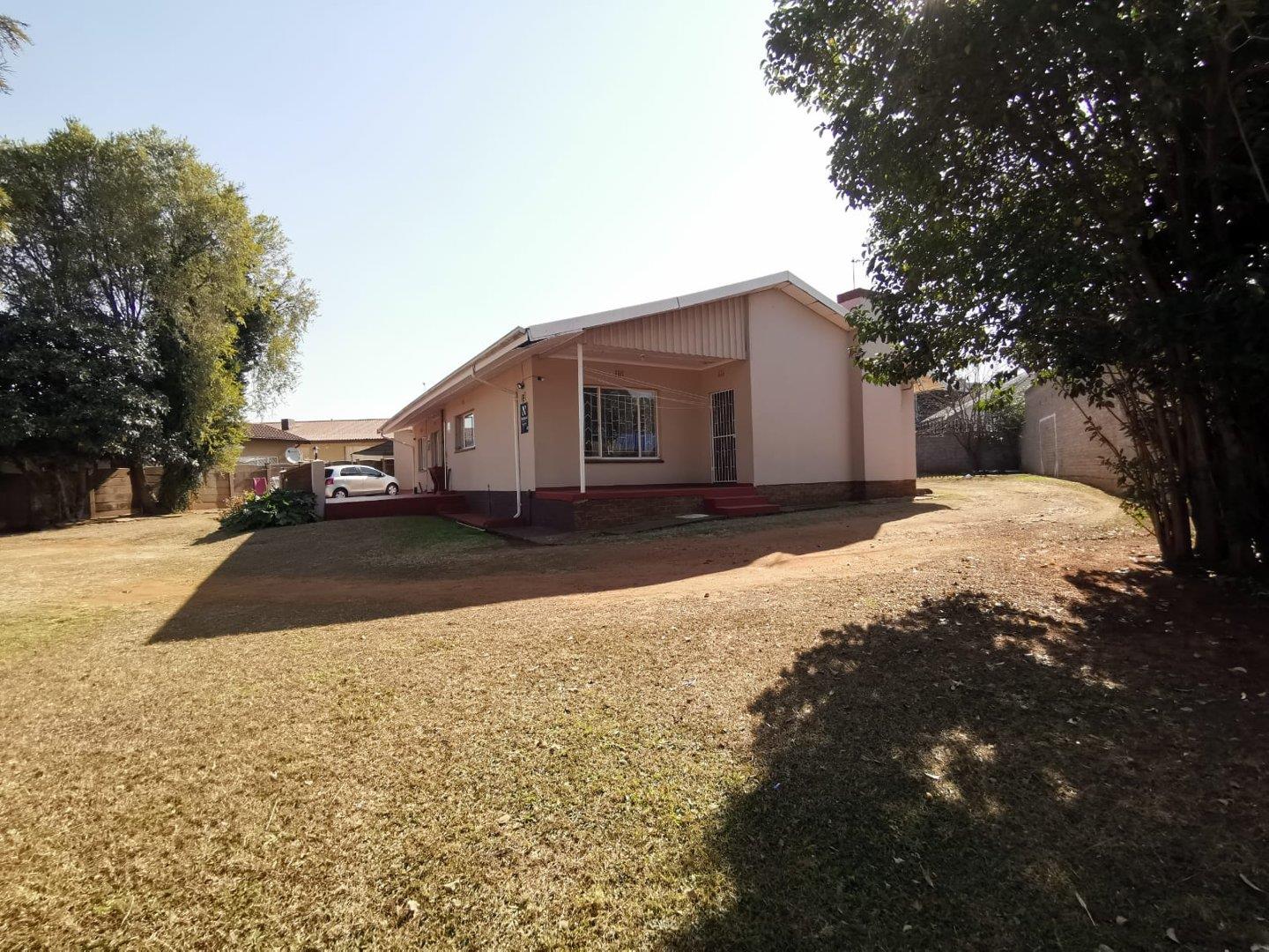 Lennoxton Property Property and houses for sale in Lennoxton