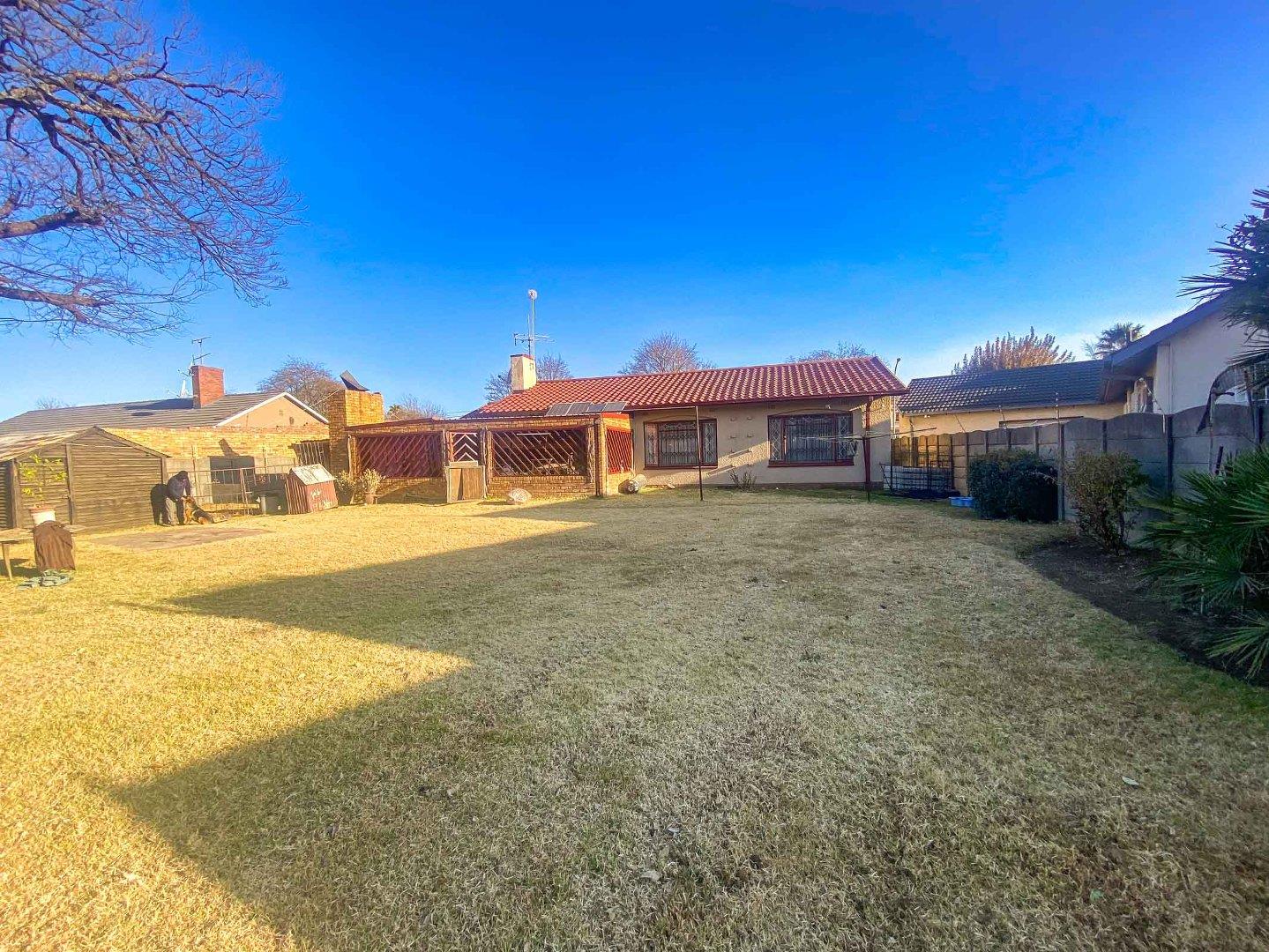 3 Bedroom House for sale in Mackenzie Park P24113087205