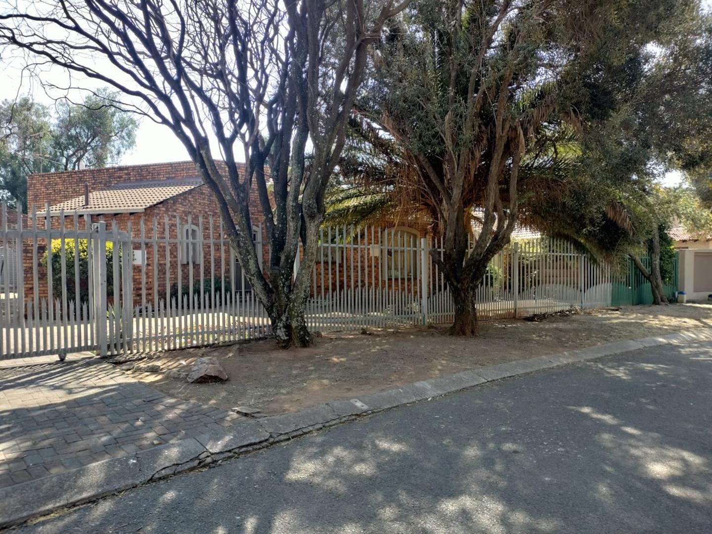 3 Bedroom House for sale in Mayberry Park 13 Ametis Street P24