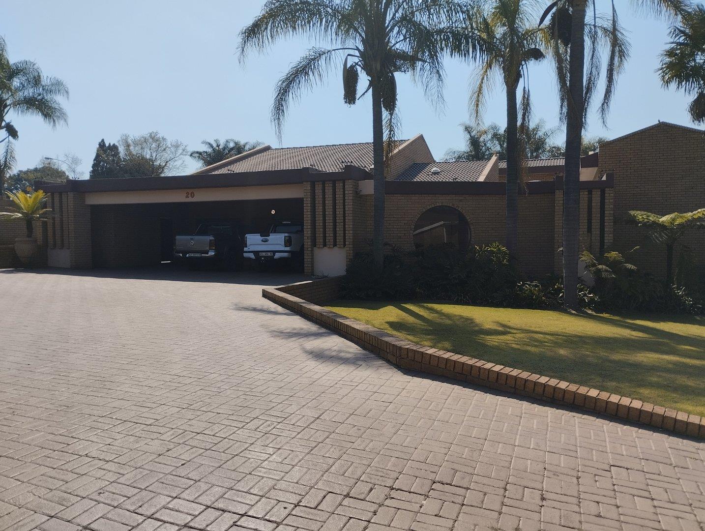 6 Bedroom House for sale in Die Heuwel P24113089010