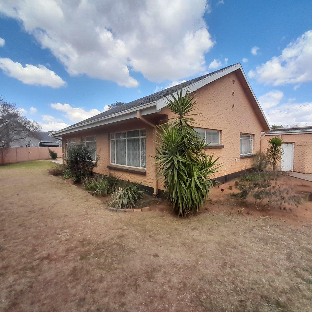 3 Bedroom House for sale in Greenhills 19 Convent Road P24113092713