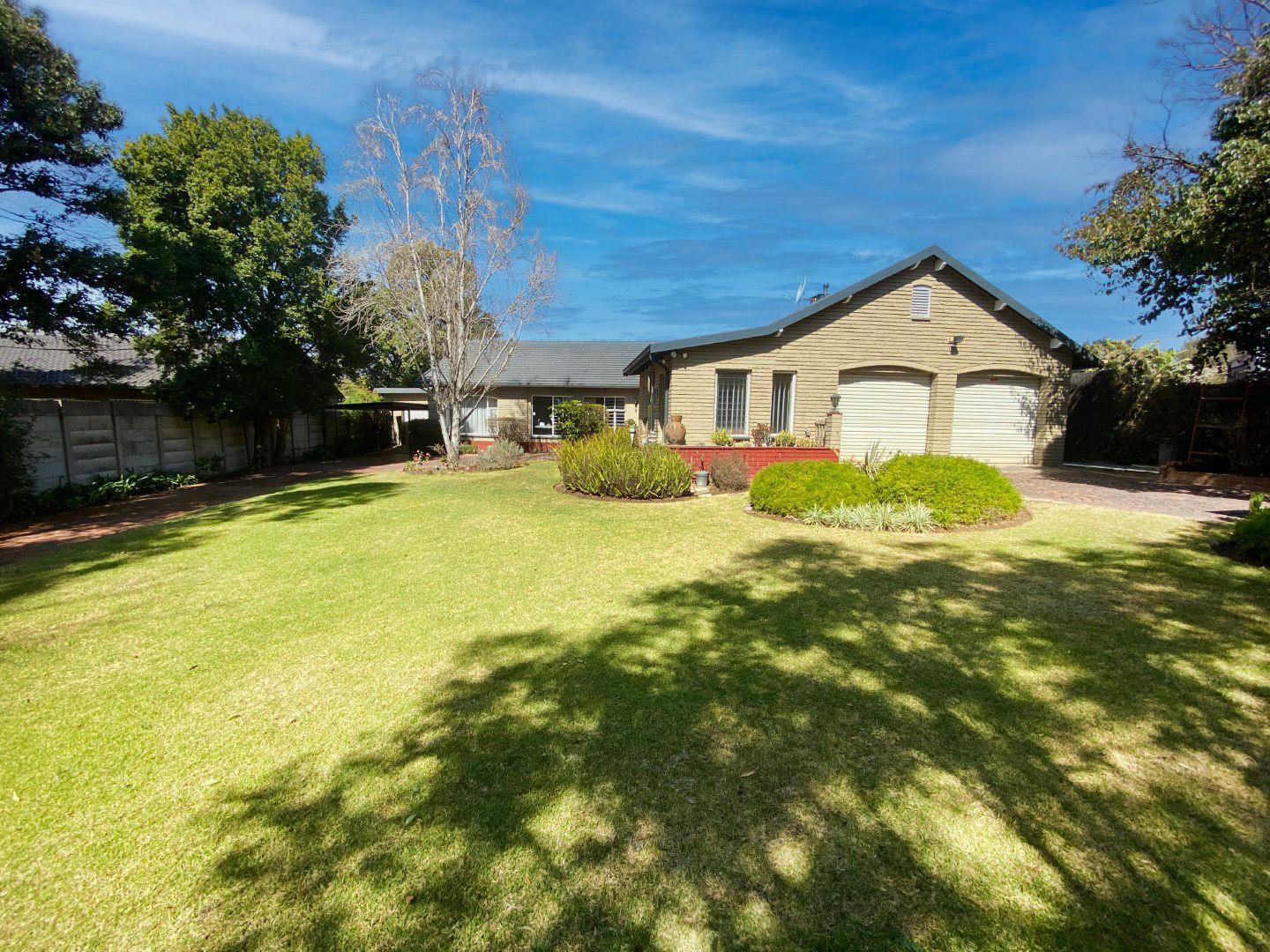 4 Bedroom House for sale in Kew P24113093837