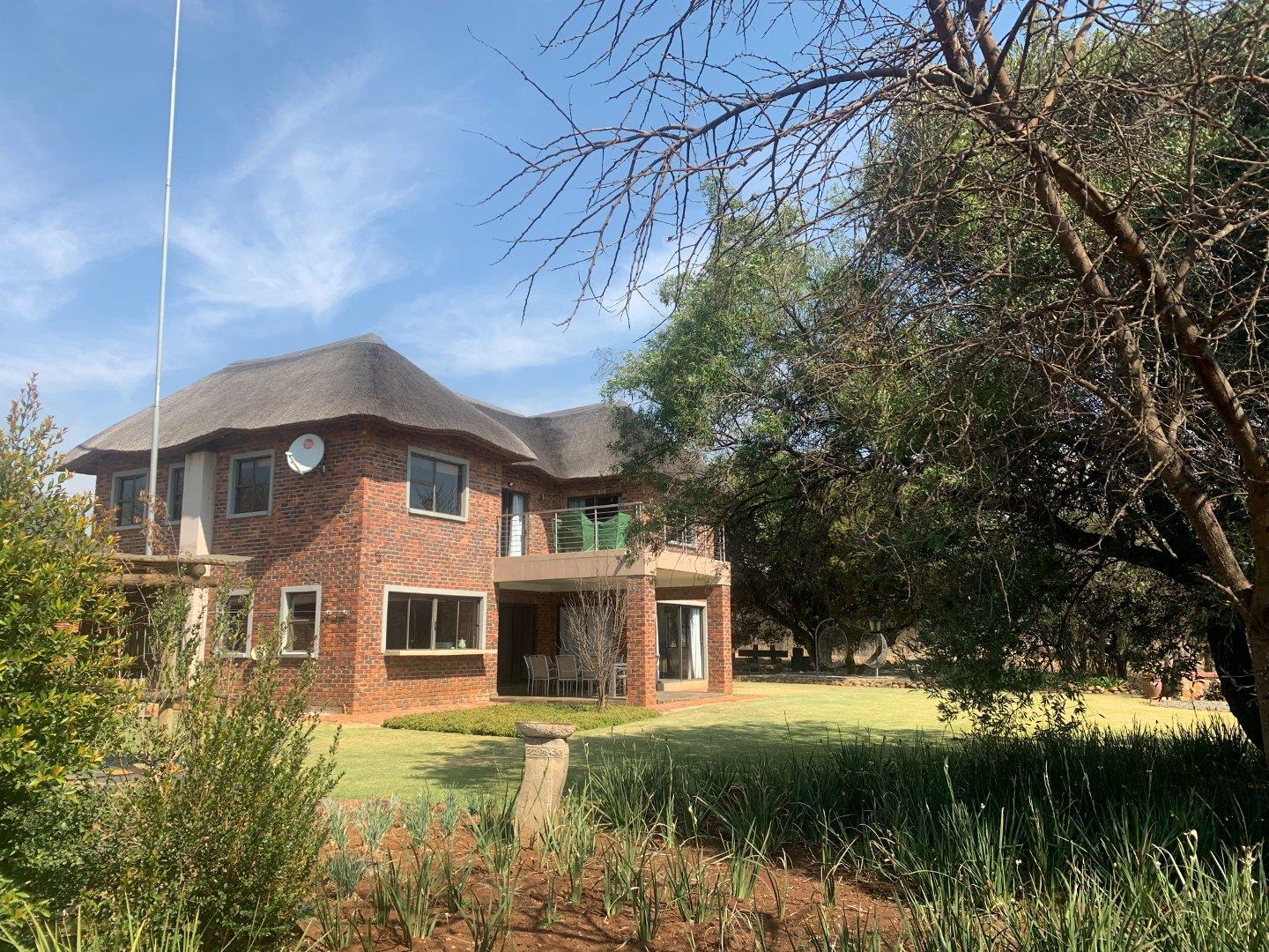 Farm for sale in Hekpoort P24113095314