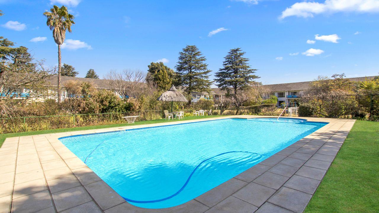 2 Bedroom Apartment / flat for sale in Cresta 32 Ross Road P24