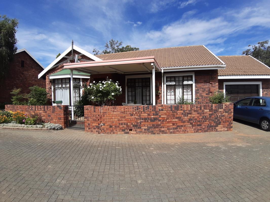 2 Bedroom Townhouse for sale in Dan Pienaar P24113096227