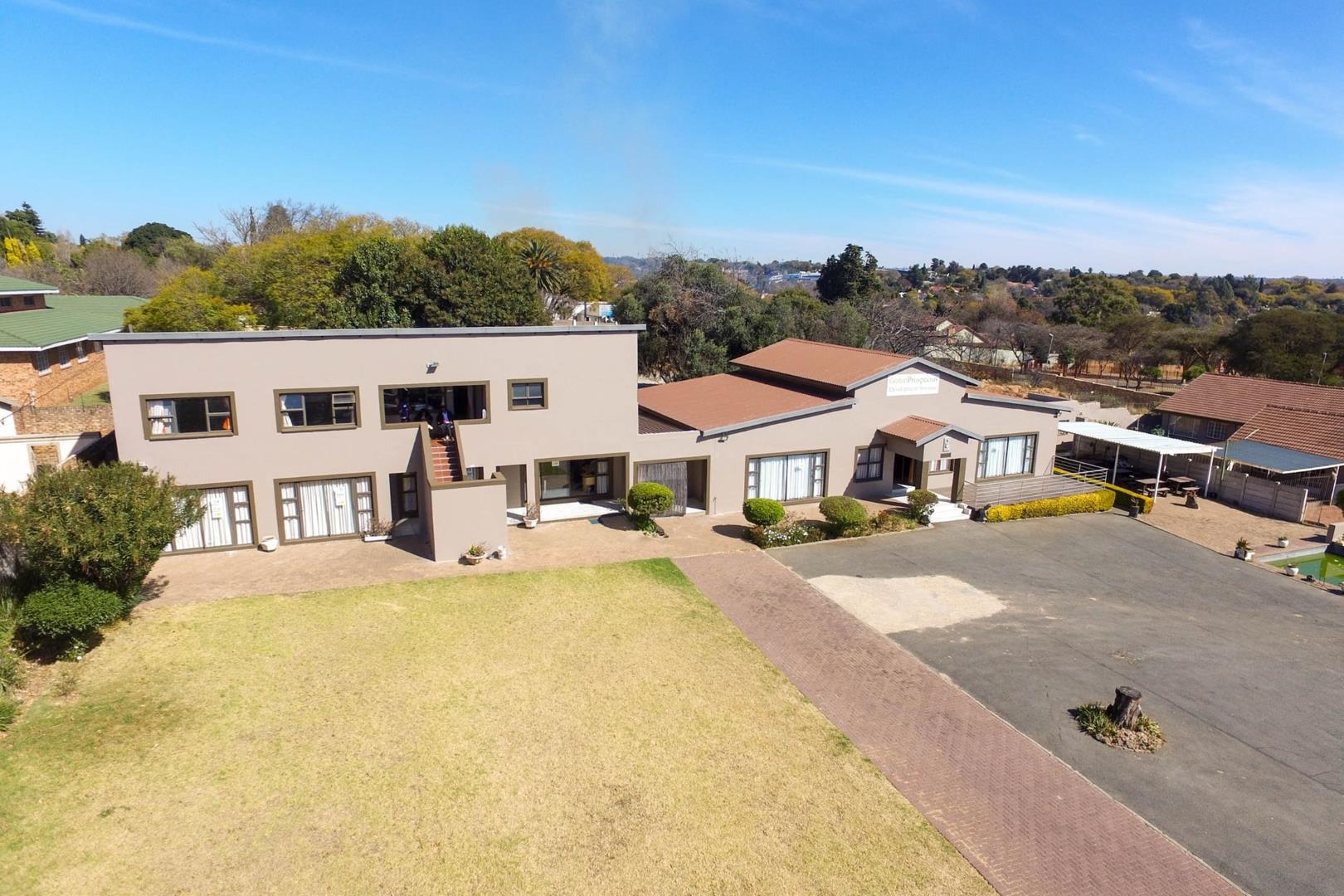 10 Bedroom House for sale in Ferndale P24113096955