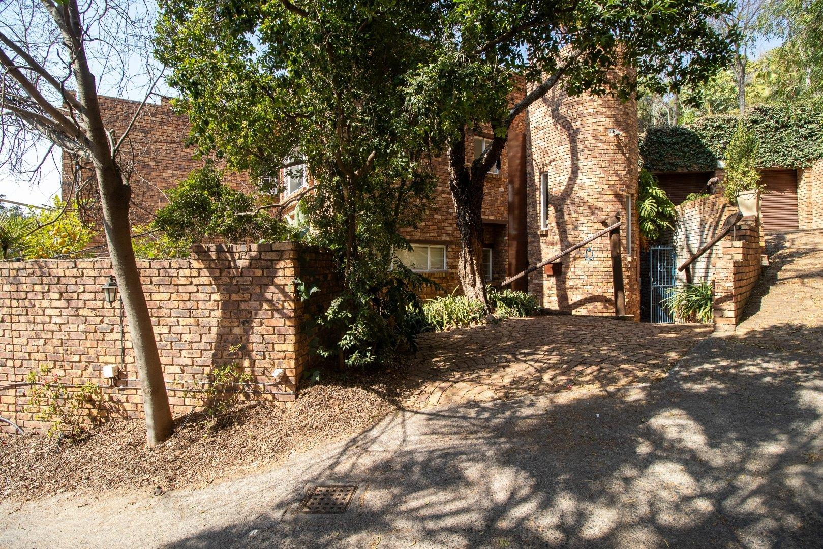 Lynnwood Ridge Property Property and houses for sale in Lynnwood