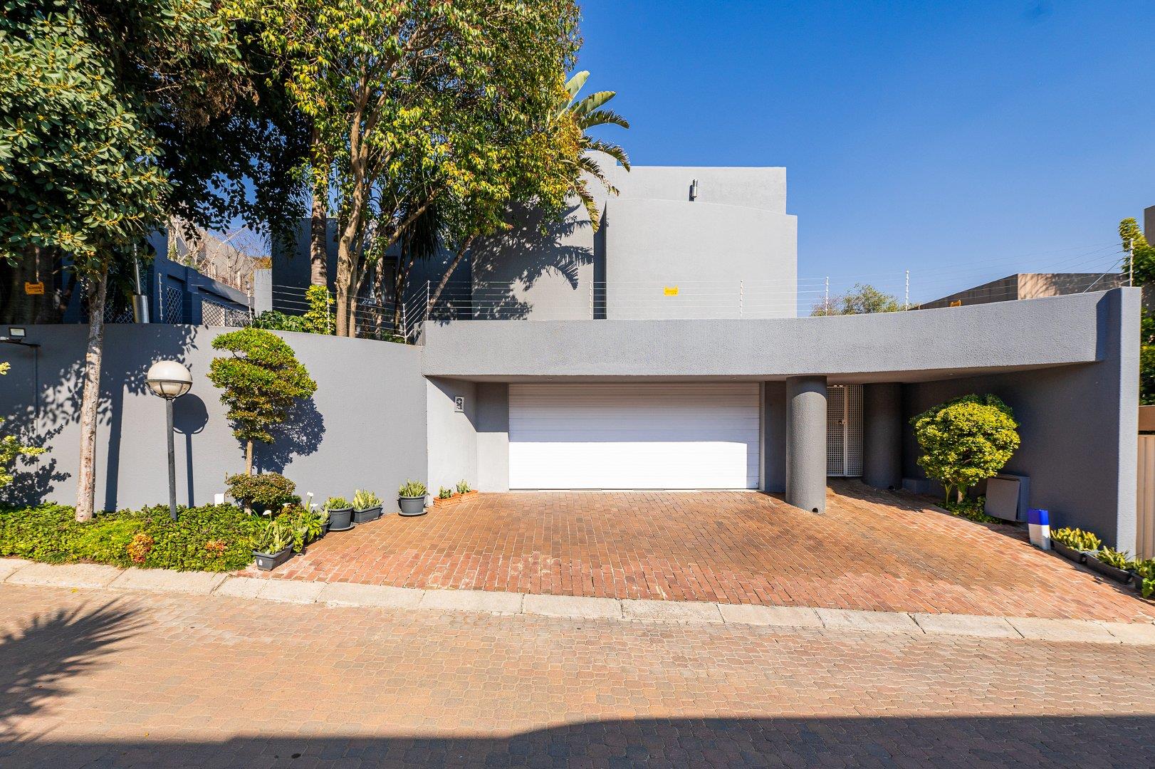 4 Bedroom House for sale in Hyde Park P24113443413