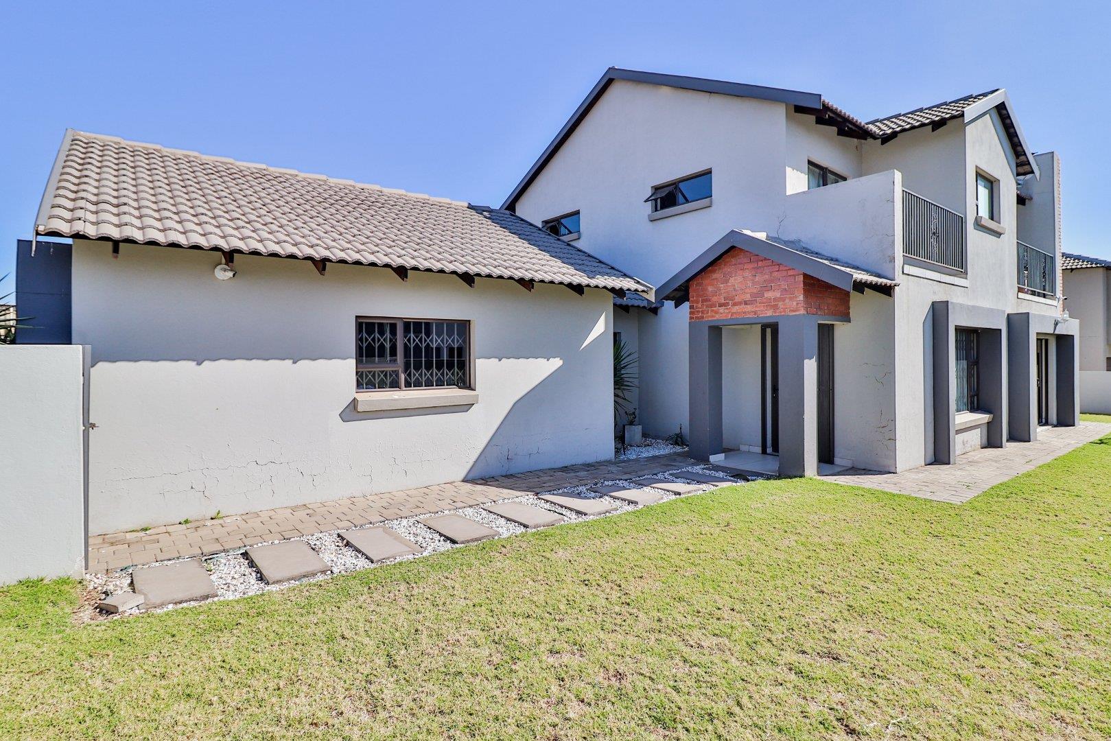 3 Bedroom House for sale in Zambezi Manor Lifestyle Estate P24113098415
