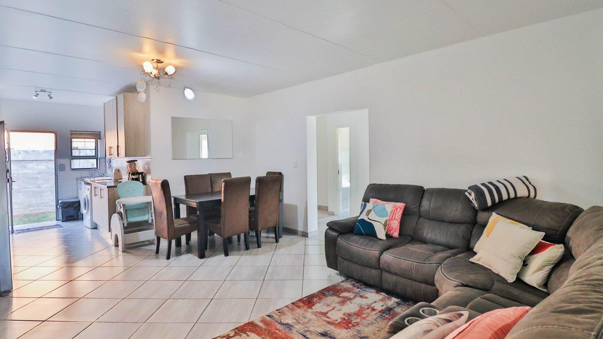 3 Bedroom Townhouse for sale in Ravenswood P24113047659