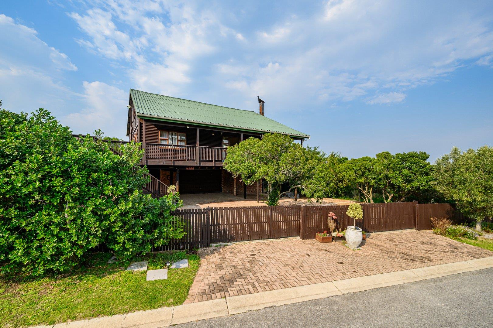 6 Bedroom House for sale in Gamtoos Mouth 477 Gamtoos Mouth Street