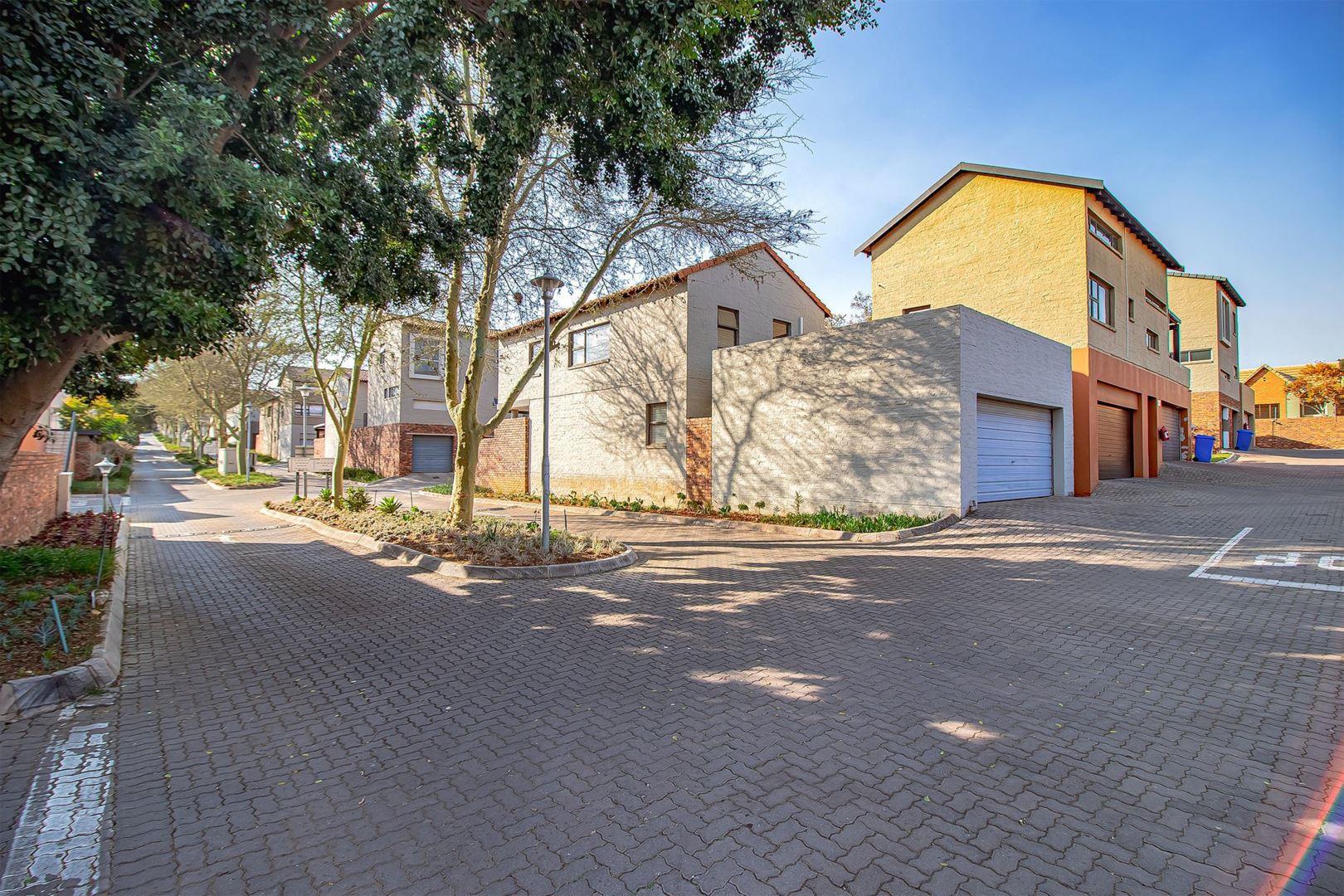 3 Bedroom Townhouse for sale in Bronberg 2145 Leander Road P24