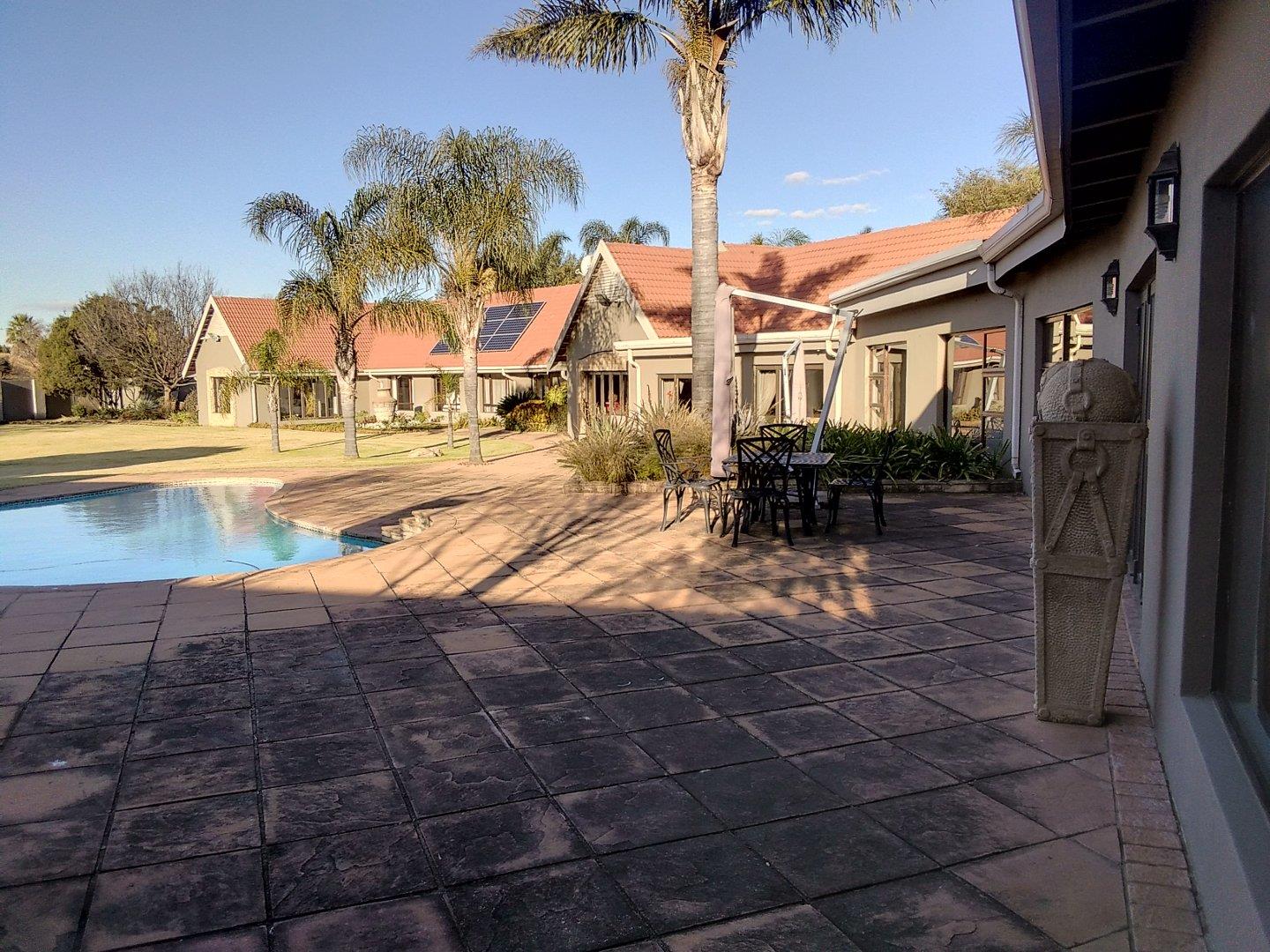 4 Bedroom House for sale in Selcourt P24113102411