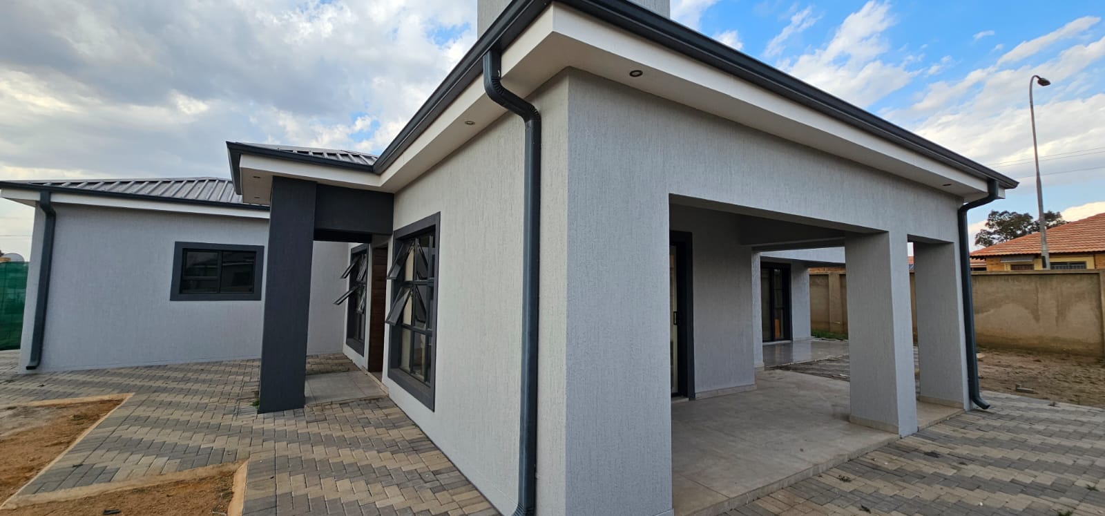 3 Bedroom Townhouse for sale in Riversdale P24113103379