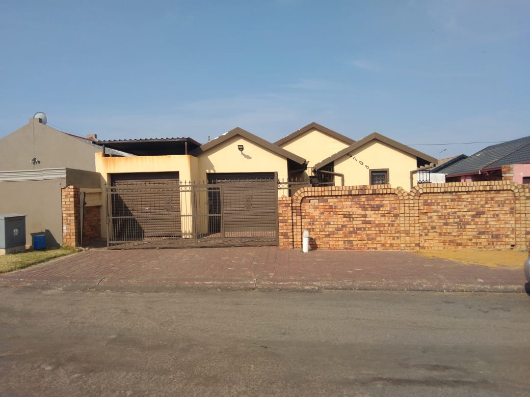 Kagiso, Krugersdorp Property Property and houses for sale in Kagiso