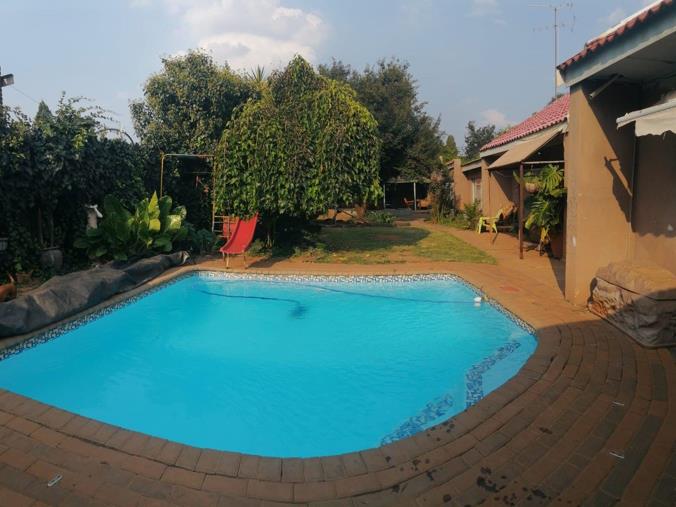 6 Bedroom House for Sale in Arcon Park