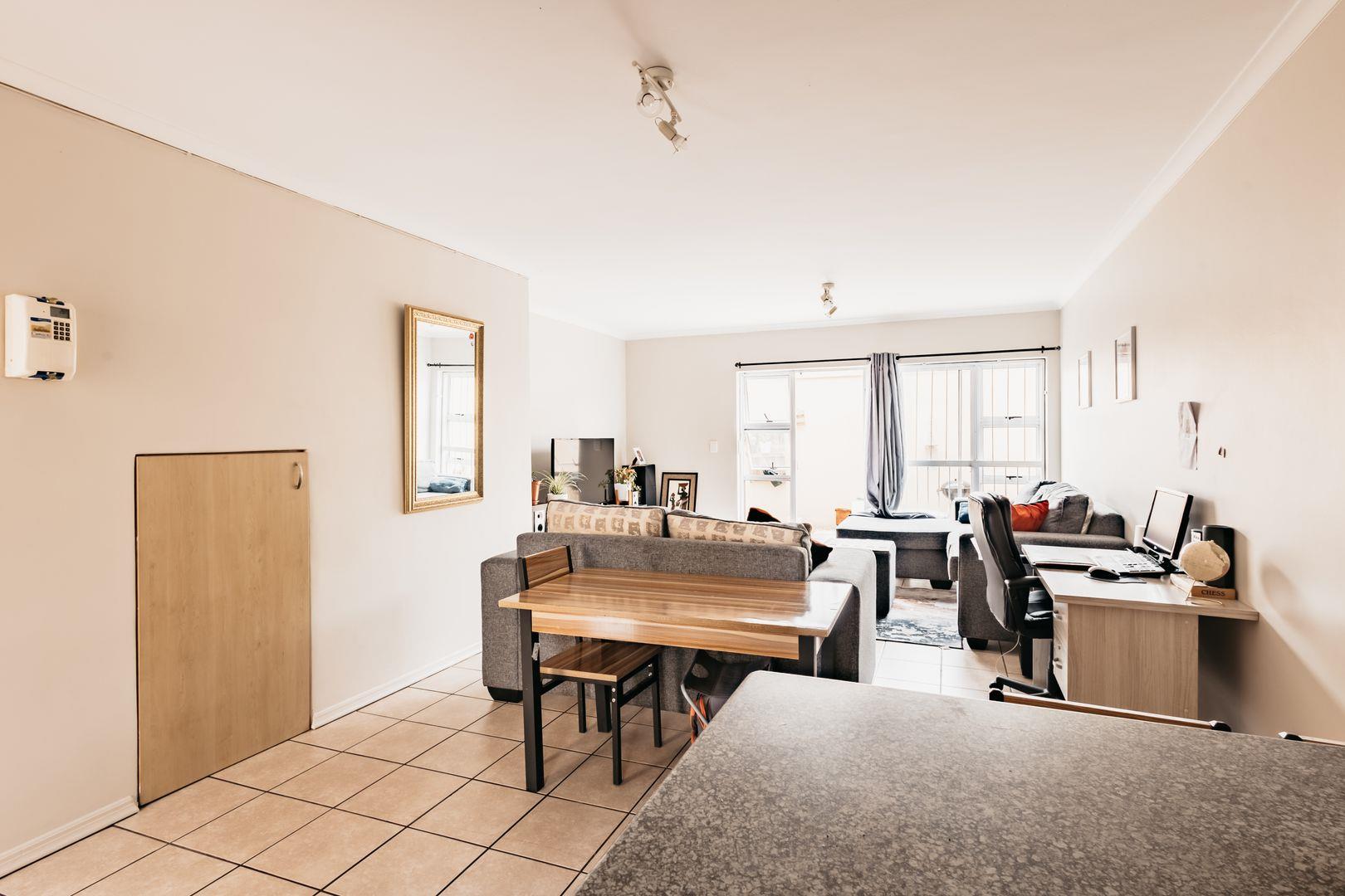 Oakdale Property Apartments / flats for sale in Oakdale