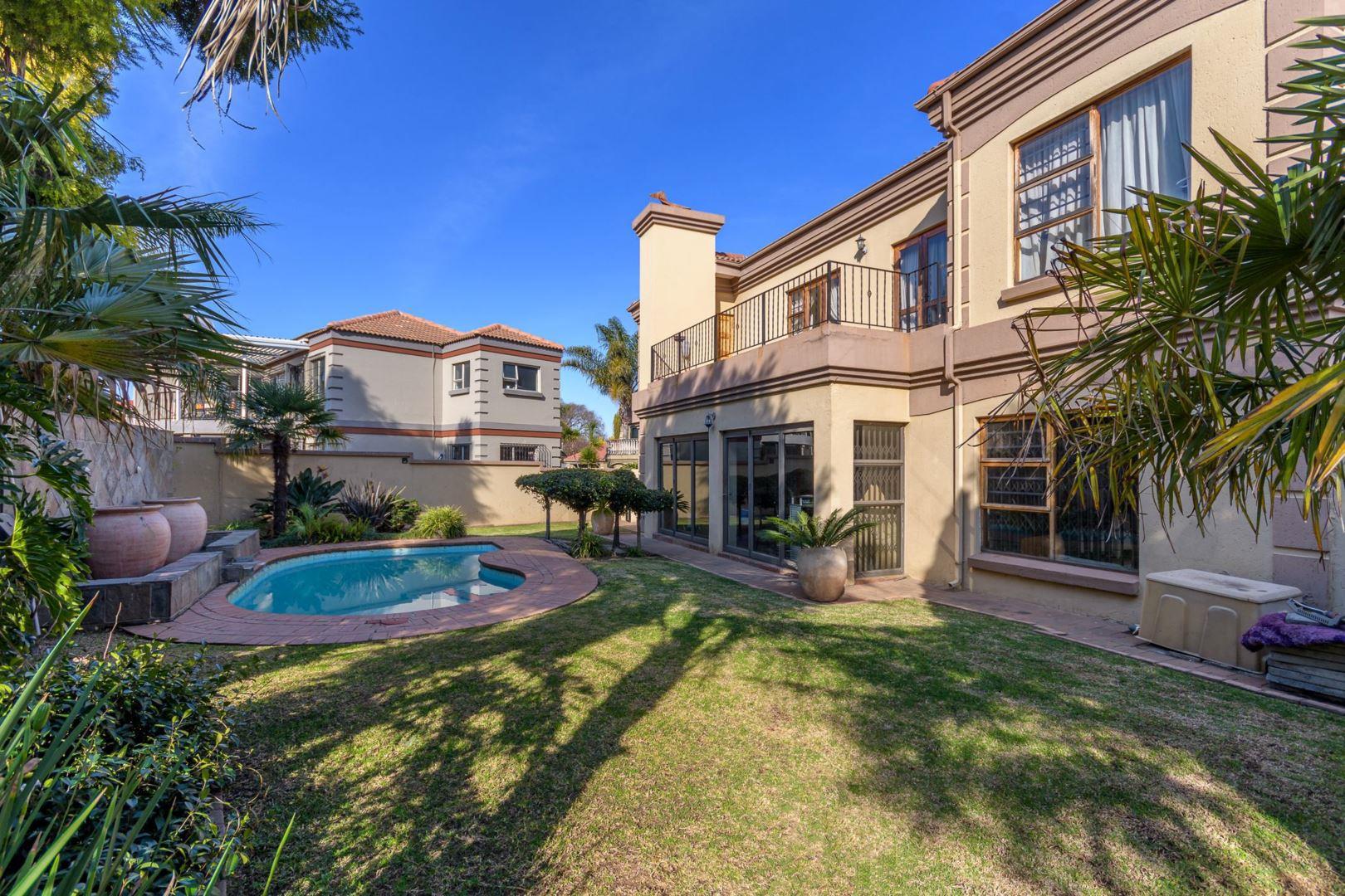 4 Bedroom House for sale in Van Riebeeck Park P24113107094