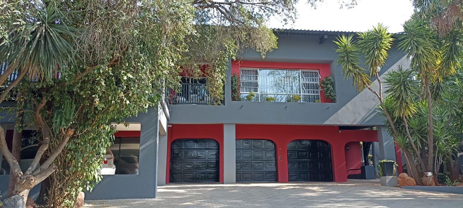 5 Bedroom House for sale in Protea Park P24113107495