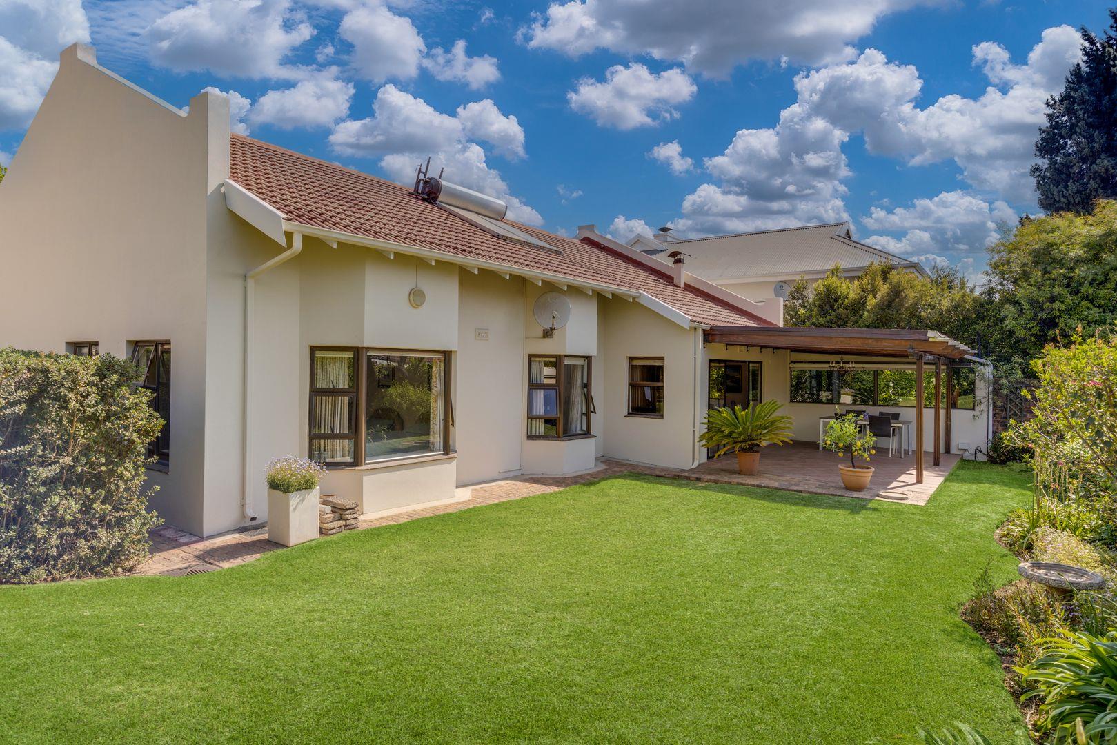 2 Bedroom House for sale in Craighall Park P24113584235