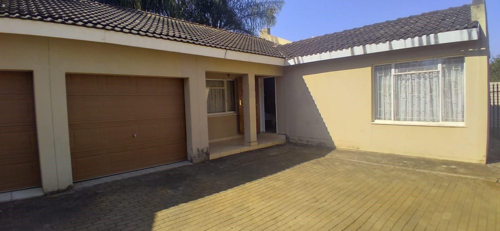 2 Bedroom Townhouse for sale in Louis Trichardt P24100784768