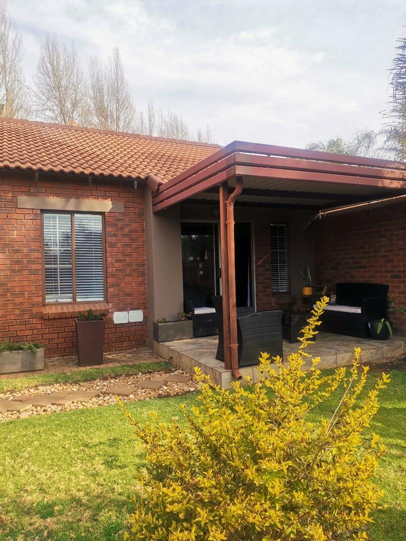 3 Bedroom Townhouse for sale in Eco Park Estate P24113098167