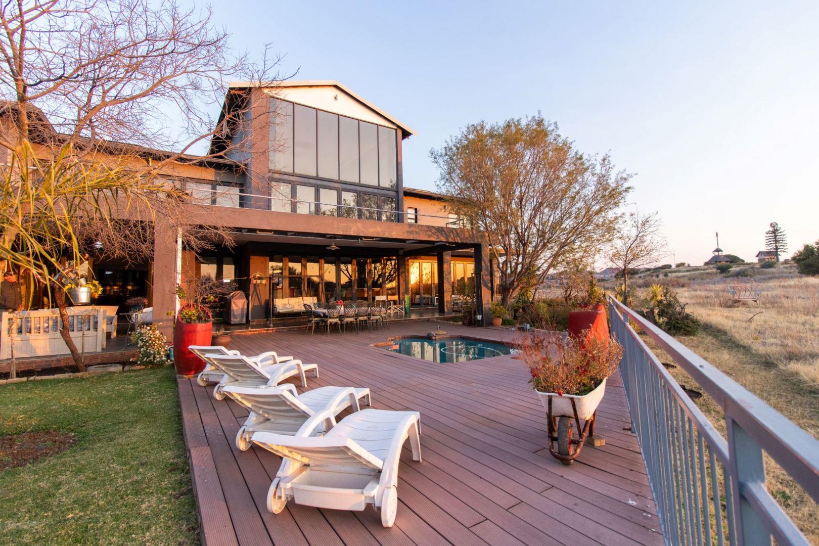 5 Bedroom House for sale in Woodland Hills Wildlife Estate P24113109650