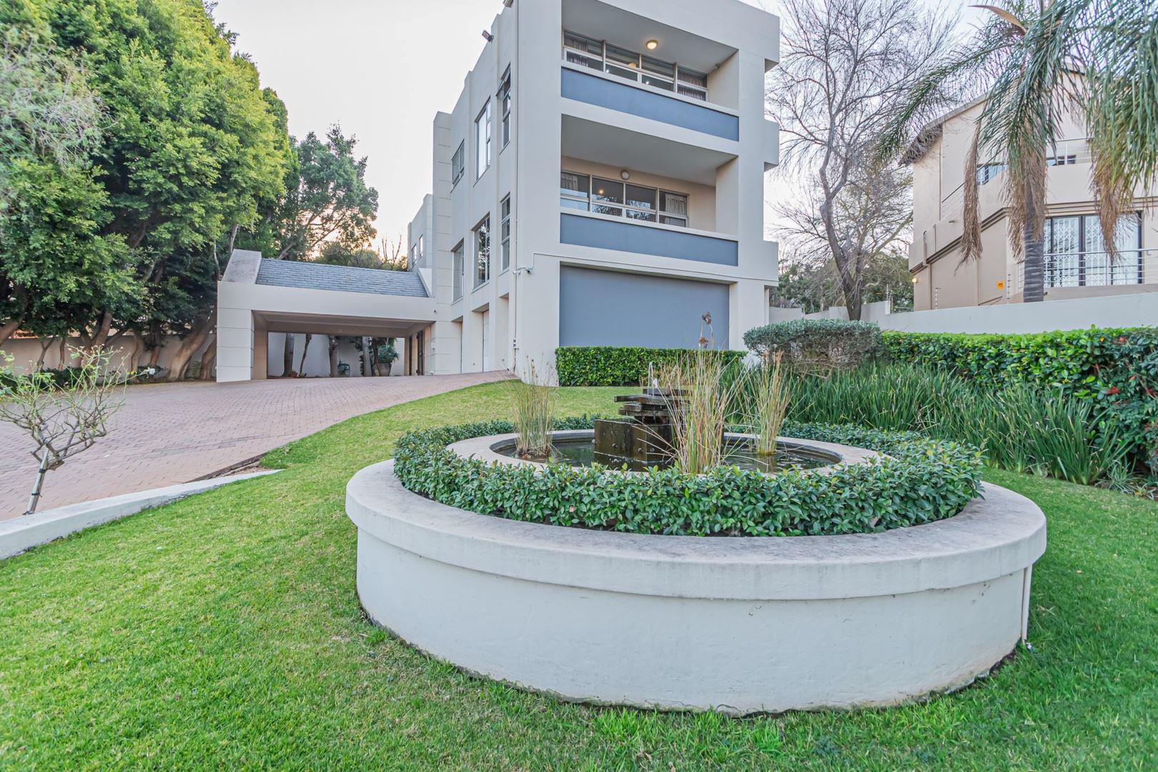 4 Bedroom House for sale in Waterkloof Ridge P24113110617