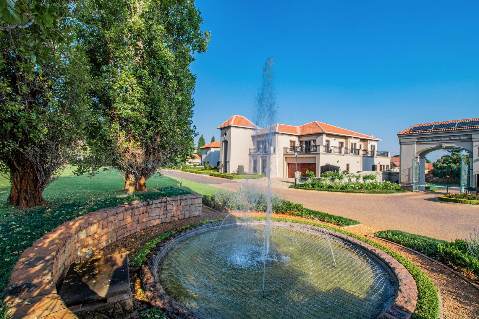 6 Bedroom House for sale in Faerie Glen P24112747576