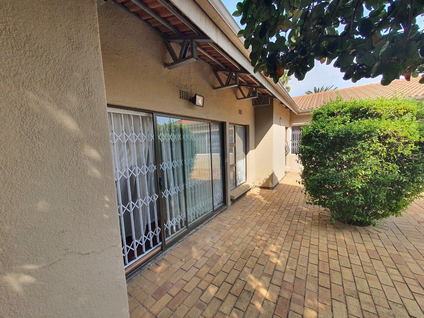 4 Bedroom House for sale in Eastleigh Ridge P24113111245