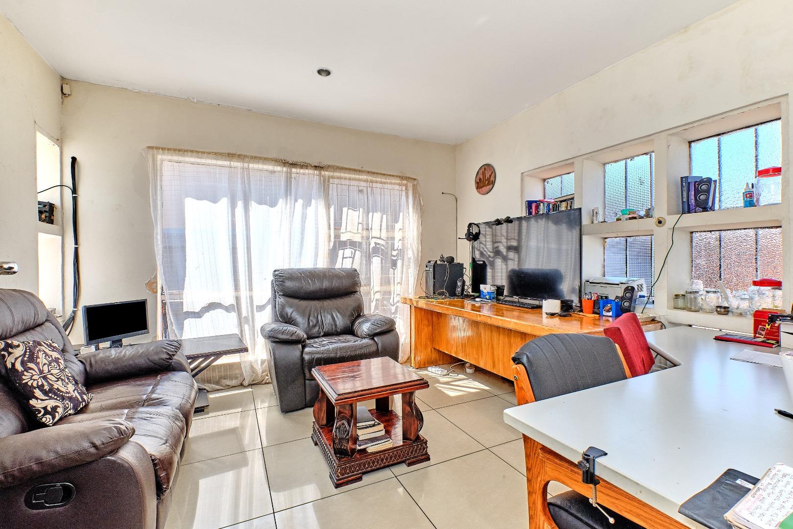 3 Bedroom House for sale in Sophiatown P24113112727