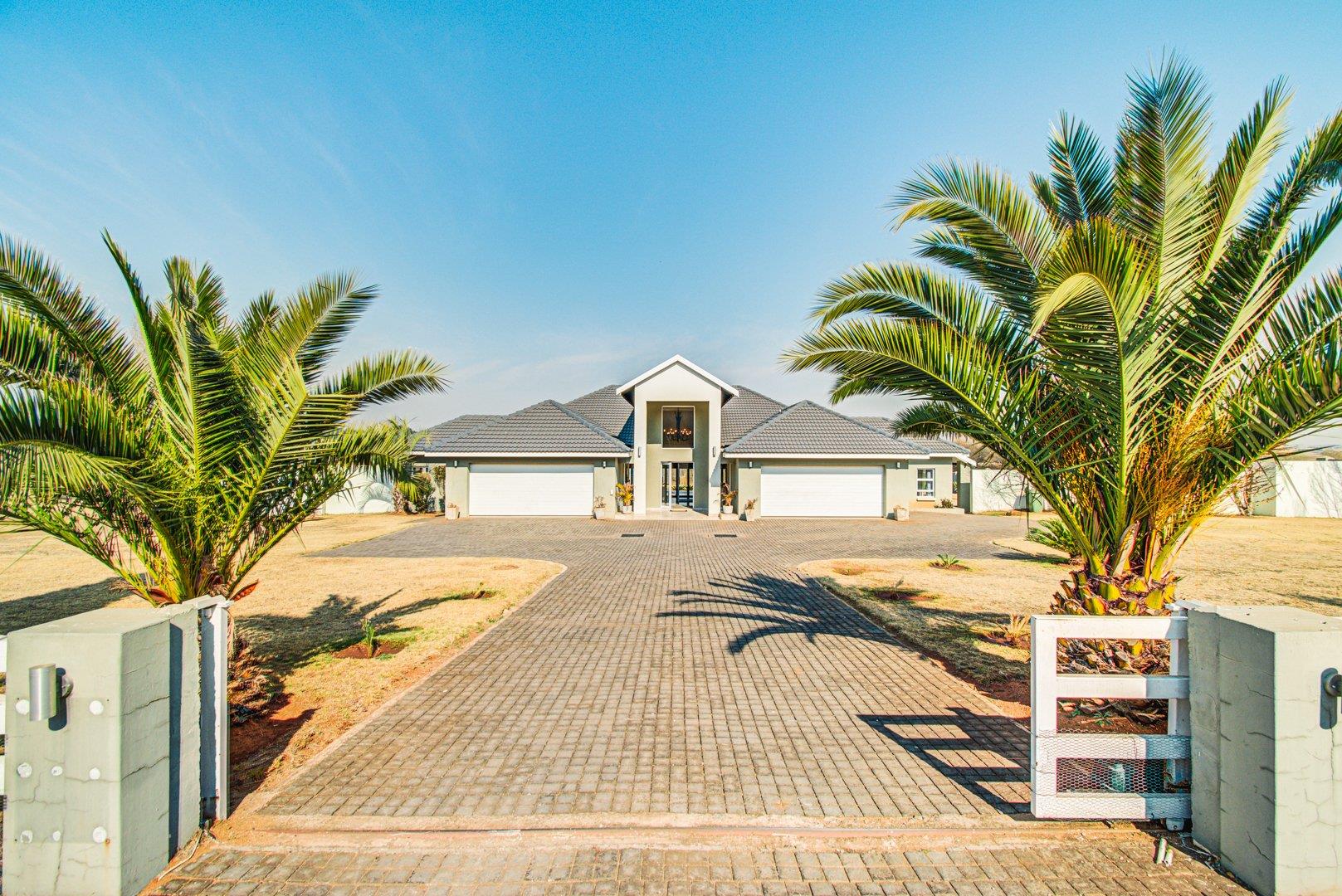 Dunblane Lifestyle & Equestrian Estate Property Property and houses