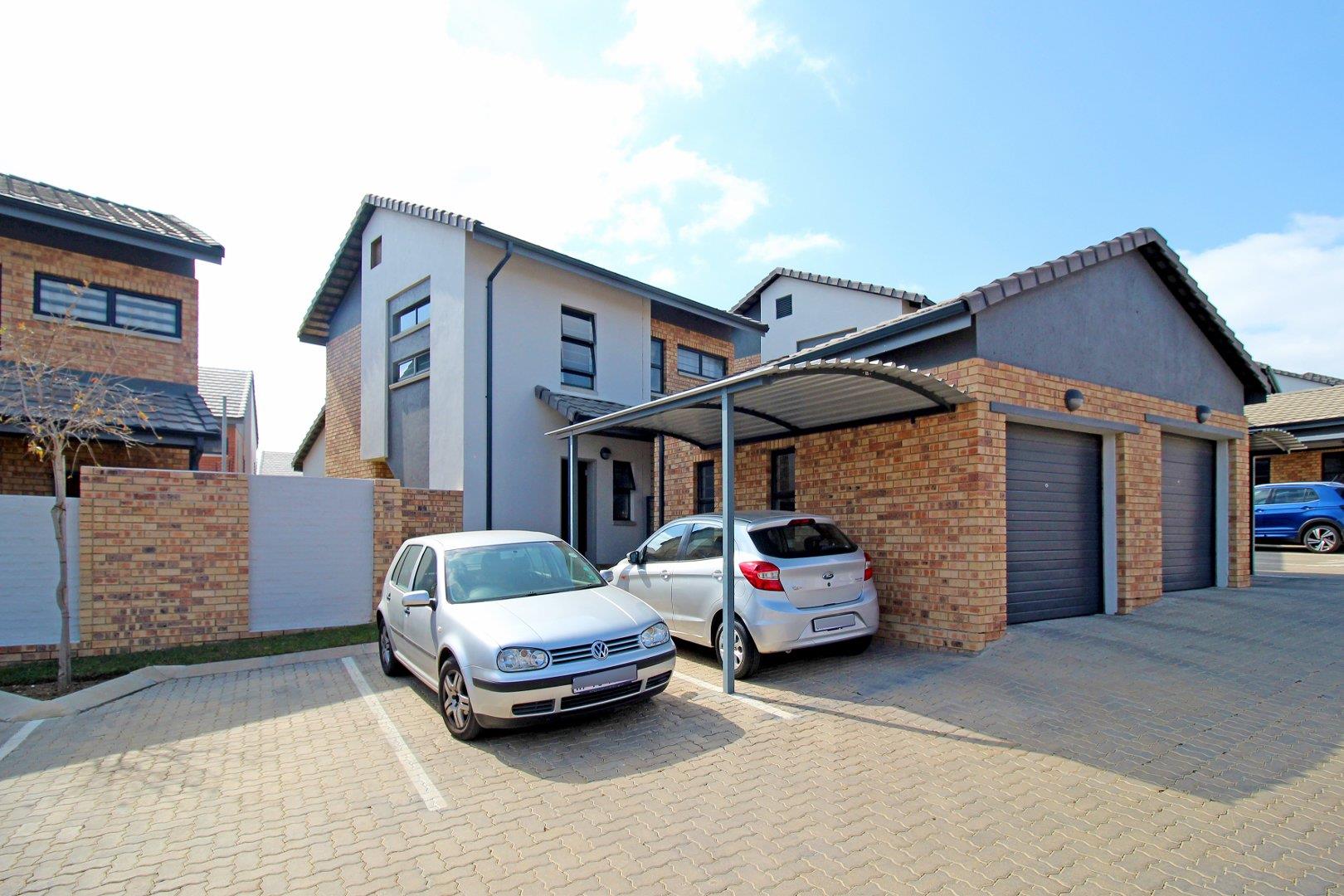 3 Bedroom House for sale in Amberfield P24113117114