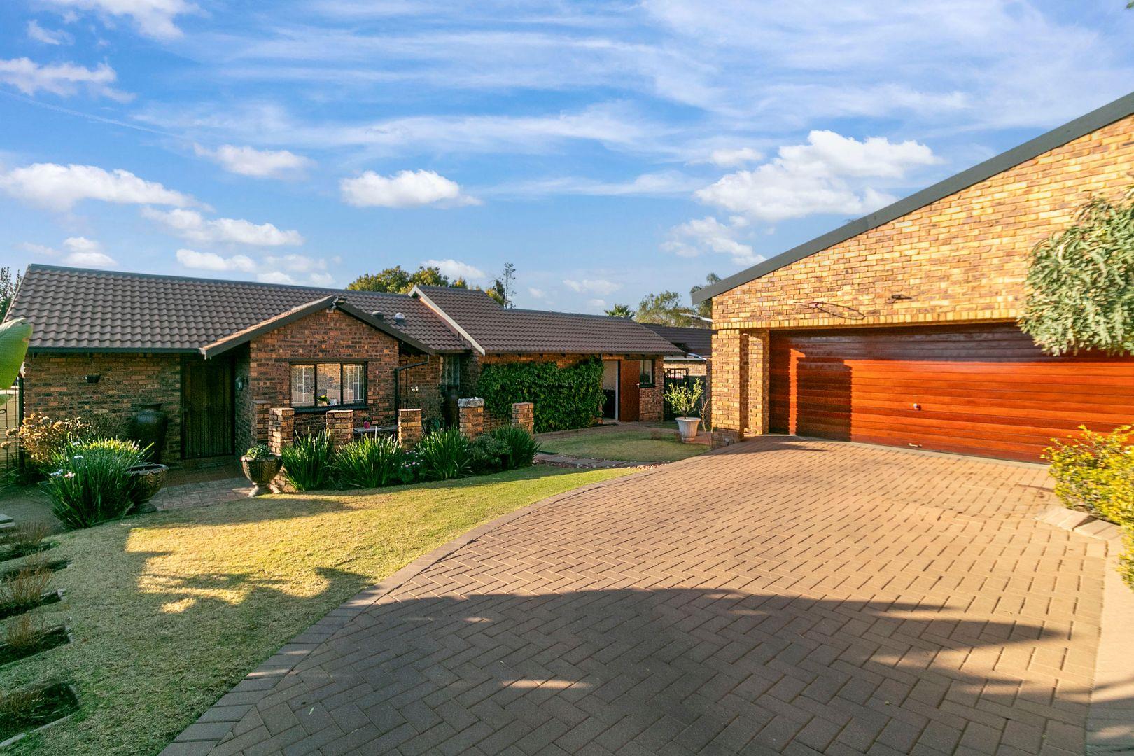 3 Bedroom House for sale in Marais Steyn Park P24113117151