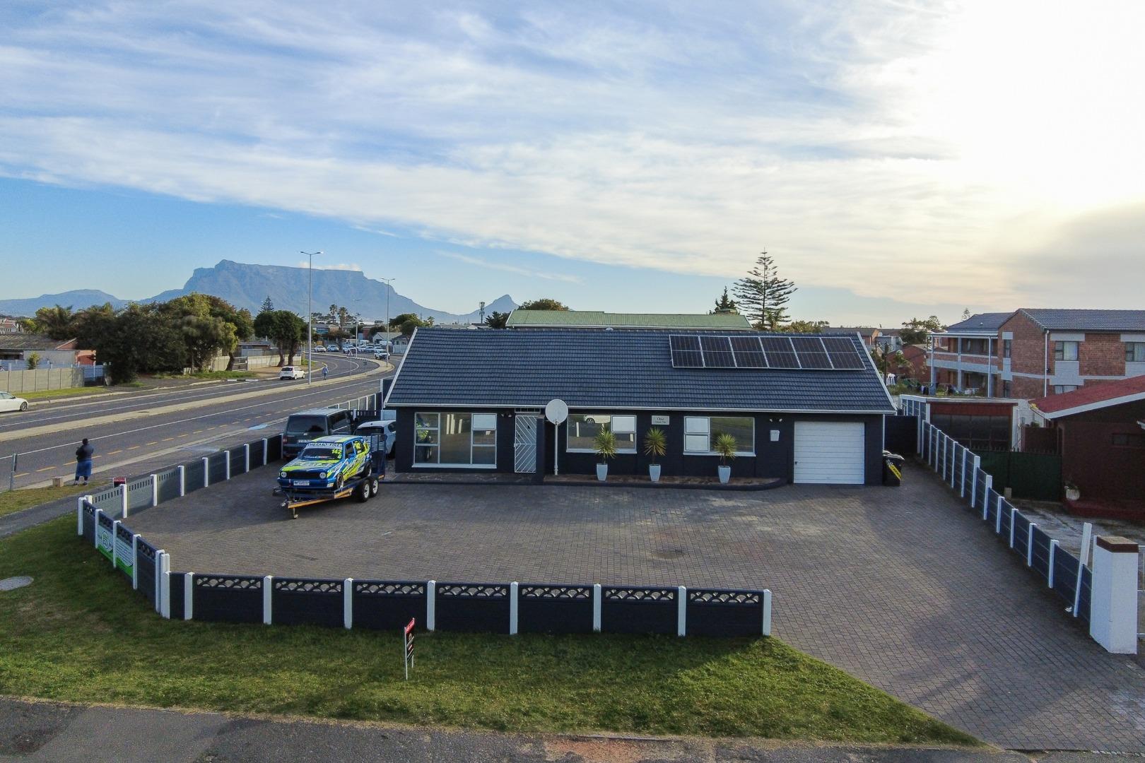 3 Bedroom House for sale in Bothasig 1 Adam Tas Avenue P24113117803