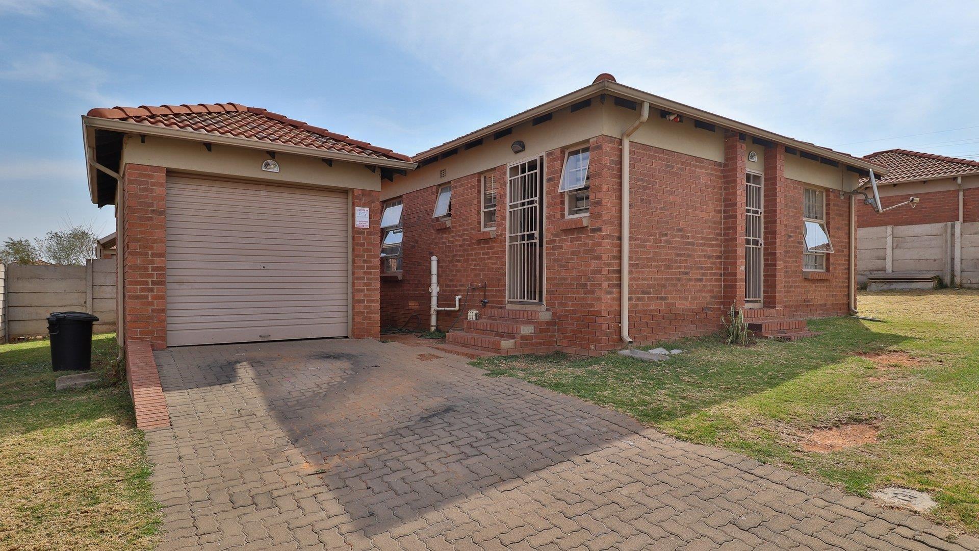 3 Bedroom House for sale in Olievenhoutbosch P24112166436