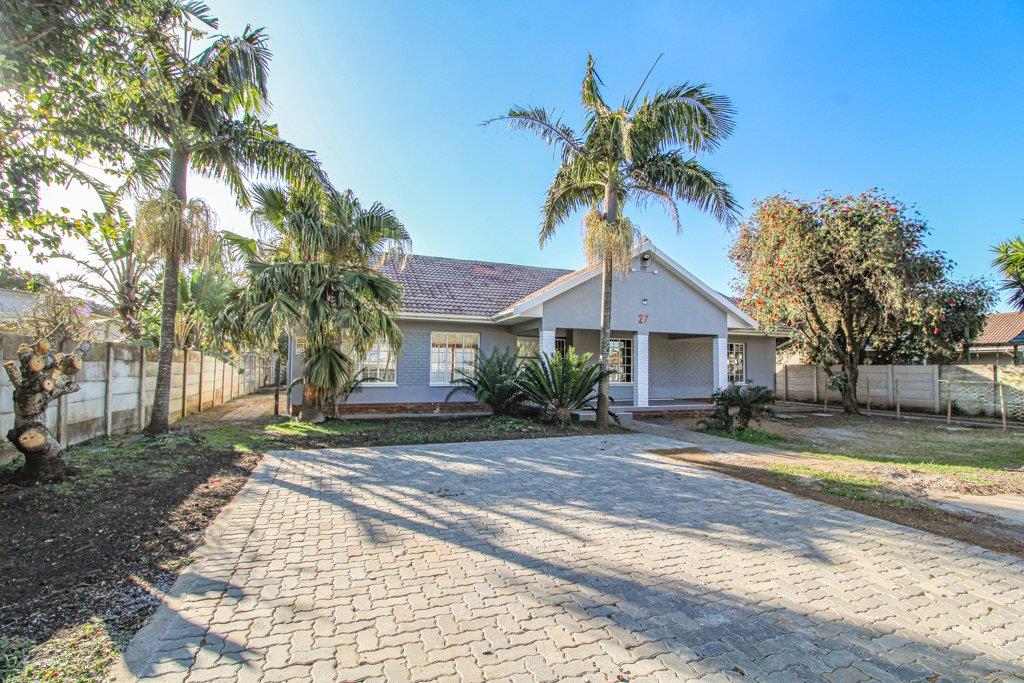 3 Bedroom House for sale in Gonubie 27 6th Avenue Avenue P24113119428