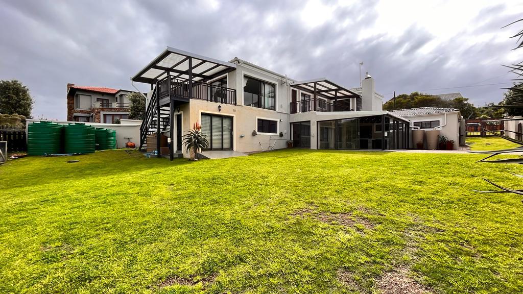 4 Bedroom House for sale in Paradise Beach P24113120417