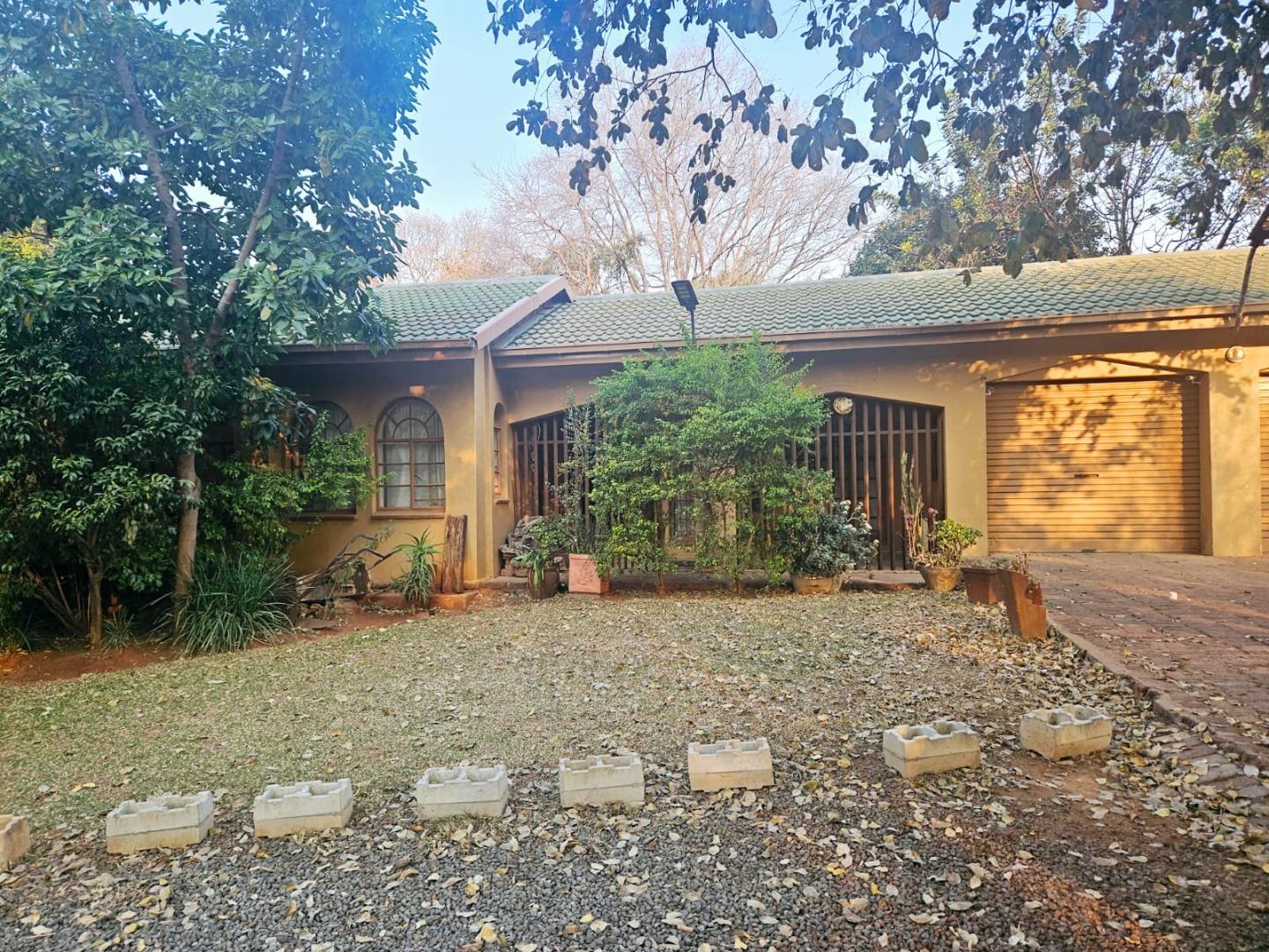 4 Bedroom House for sale in Protea Park P24113122333