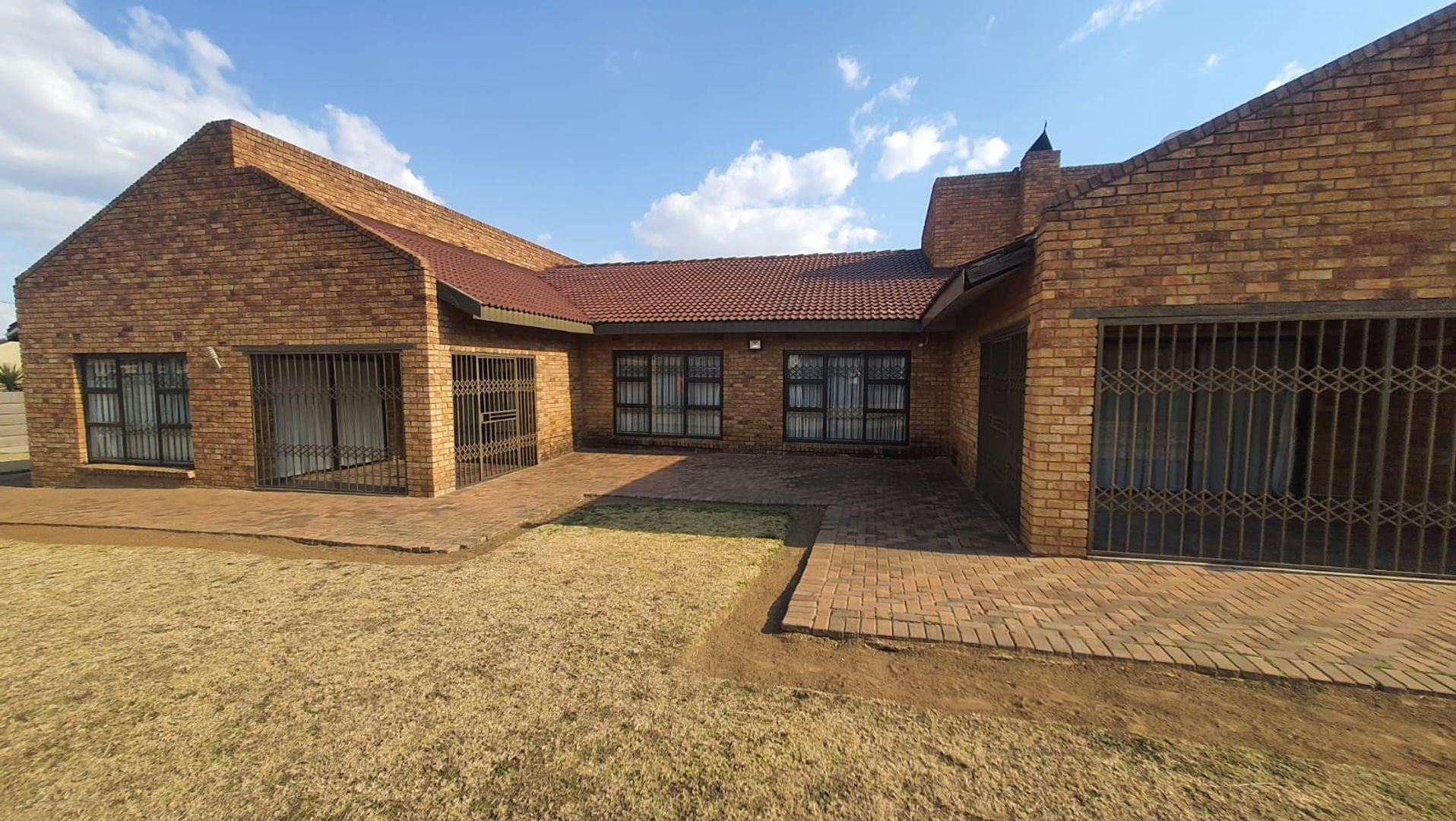 6 Bedroom House for sale in Sharon Park P24113124068