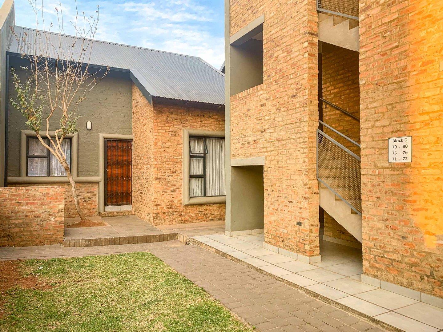 2 Bedroom Townhouse for sale in Pomona P24113118473