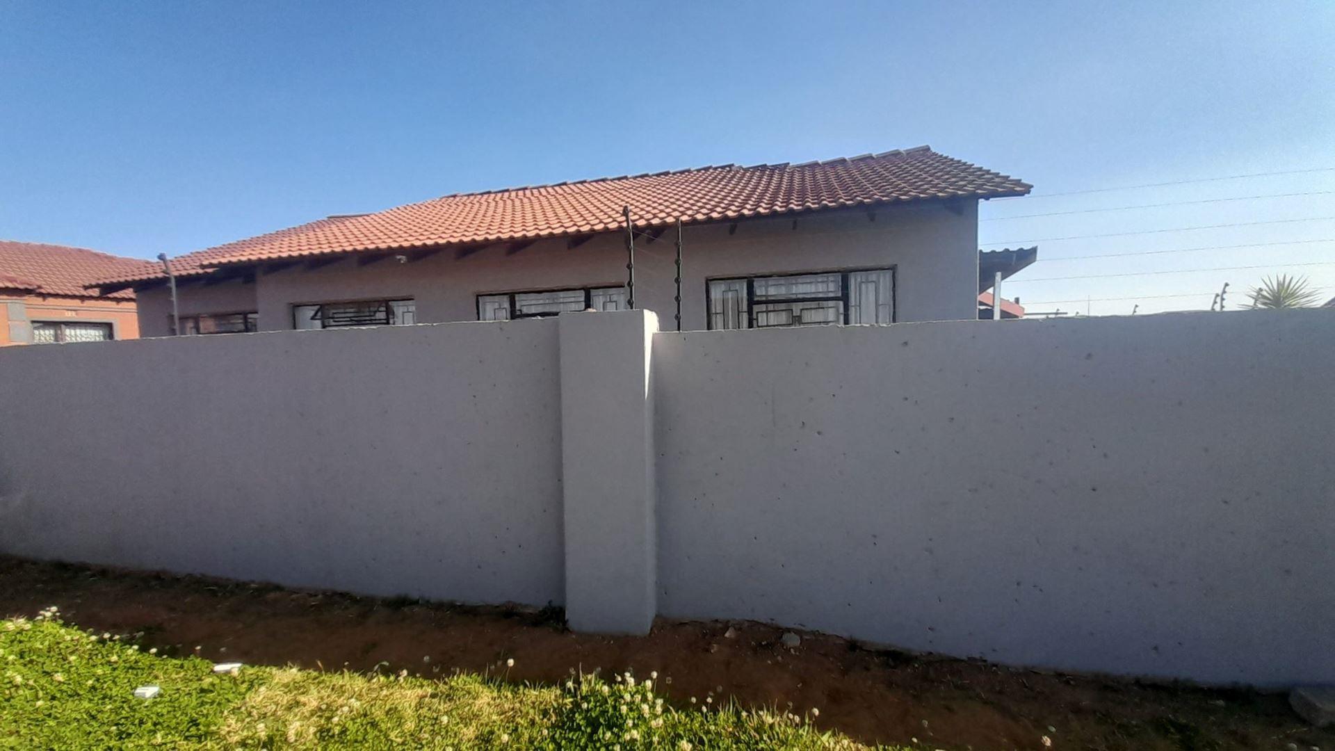 3 Bedroom House for sale in Sebokeng Zone 6 P24113137087